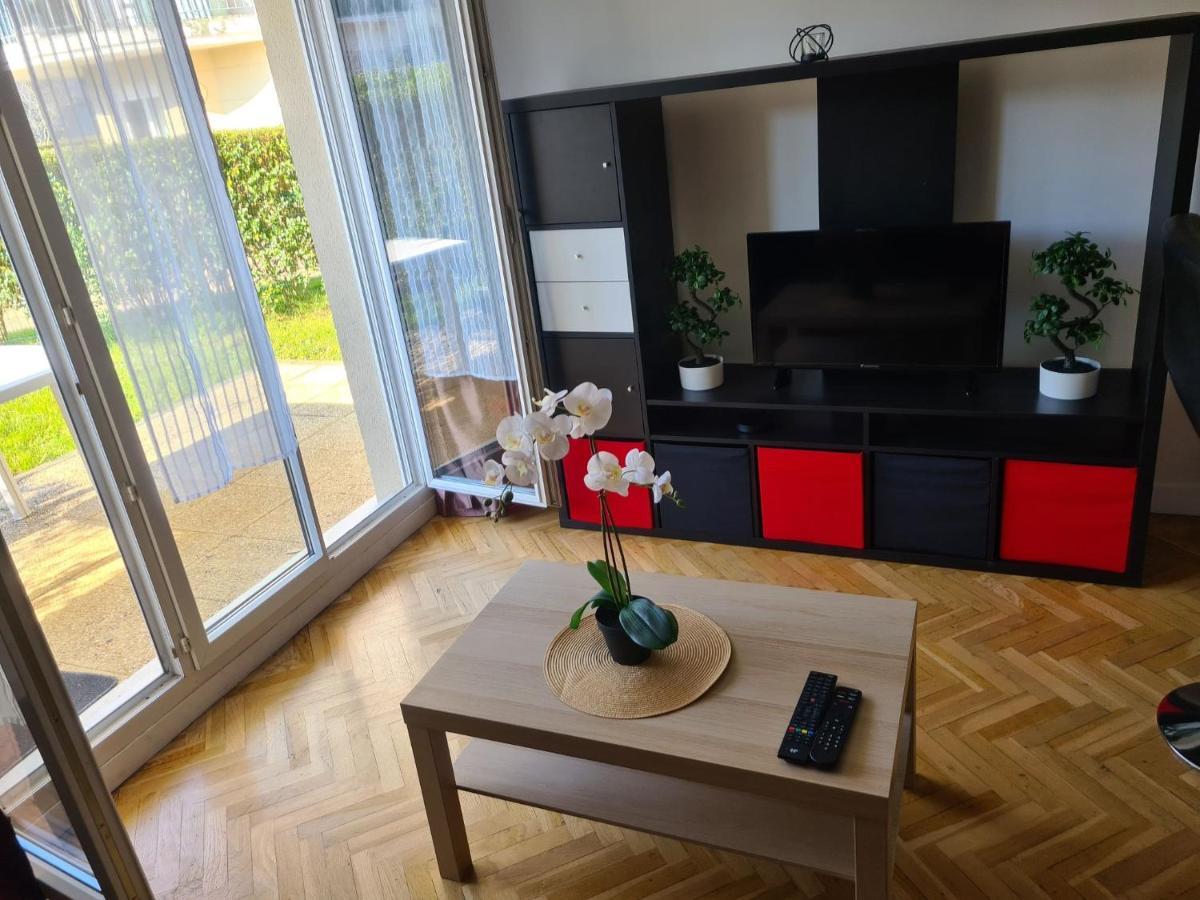 Appartement Avec Rez De Jardin A Disneyland Montévrain Exterior photo